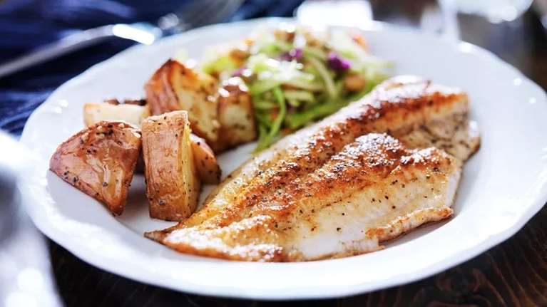 Ψάρι με τυρί ή αυγό: Τελικά επιτρέπεται αυτός ο συνδυασμός; - Τι απαντά η διατροφολόγος