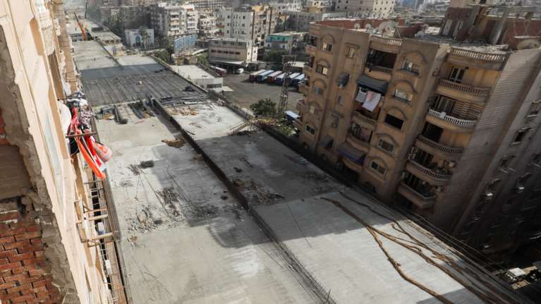 Μόνο στο Κάϊρο: Ανισόπεδος κόμβος... δίπλα στα μπαλκόνια! Απίστευτες εικόνες