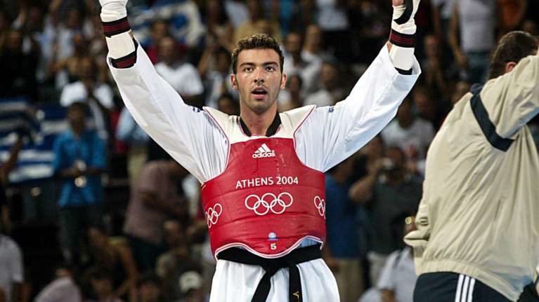 Αλέξανδρος Νικολαΐδης: Graffiti για τον Ολυμπιονίκη έξω από το κολυμβητήριο του Βύρωνα [εικόνα]