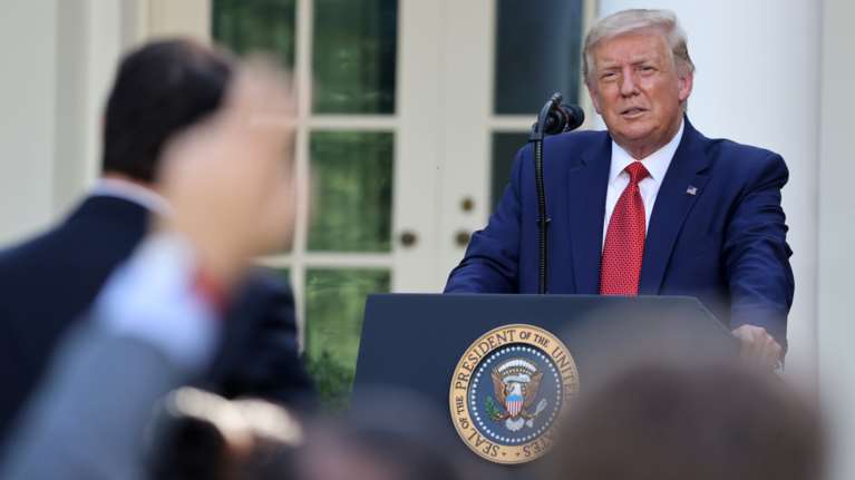 Τραμπ: Σε δεινή θέση στις δημοσκοπήσεις - Καθαίρεσε τον διευθυντή της προεκλογικής εκστρατείας του