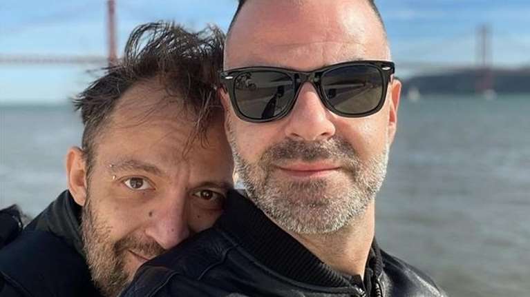 Η τρυφερή ανάρτηση του Αύγουστου Κορτώ για τον σύζυγό του