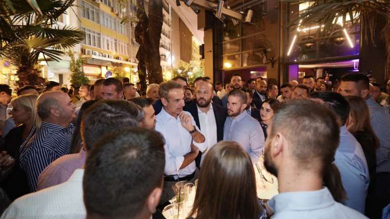 Μητσοτάκης στη ΔΕΘ: Ενθουσιαμένοι οι νέοι της ΟΝΝΕΔ που τα είπαν με τον πρωθυπουργό