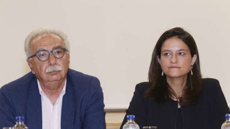 &quot;Συγγνώμη&quot; Γαβρόγλου στην Κεραμέως για το σεξιστικό σχόλιο- &quot;Ατυχής η αναφορά μου&quot;