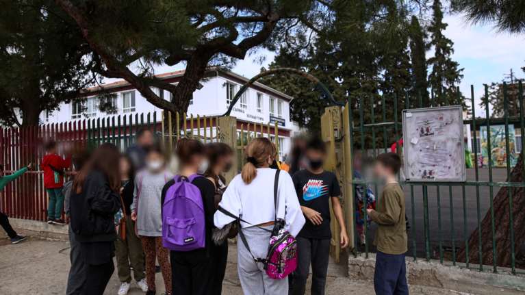 Αδιόρθωτος ο πατέρας αρνητής στις Σέρρες: &quot;Μέχρι να σταματήσουν τα μέτρα τα παιδιά θα κάτσουν σπίτι&quot;