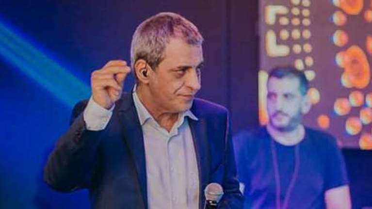 Θέμης Αδαμαντίδης: Πέρασε κορονοϊό, παίρνει διαζύγιο και ξαναπαντρεύεται