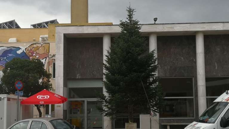 Διαφορετικά Χριστούγεννα λόγω κορονοϊού - Θεσσαλονίκη: Έλατο 10 μέτρων στο νοσοκομείο ΑΧΕΠΑ