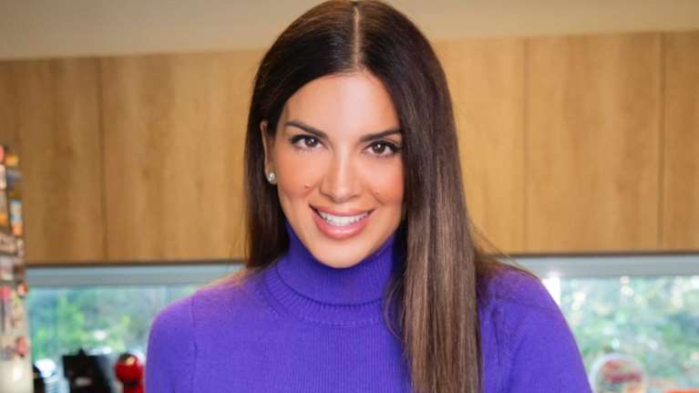 Η Σταματίνα Τσιμτσιλή στη μεγάλη και φωτεινή κουζίνα της - Το σπάνιο κλικ από το σπίτι της