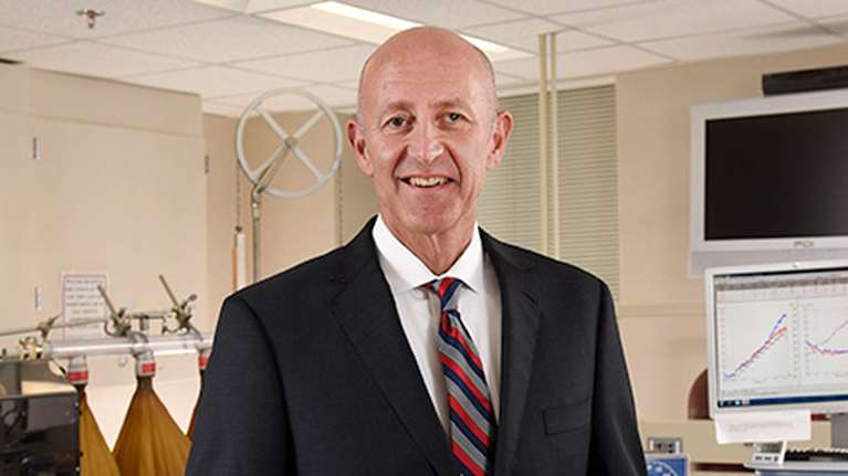 Κορονοϊος: Θεραπεία με χορήγηση αντισωμάτων - Τι λέει ο επικεφαλής της κλινικής μελέτης της Mayo Clinic