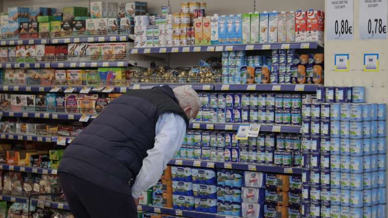 Πάνω από τους μισούς καταναλωτές αξιολογούν θετικά το &quot;καλάθι του νοικοκυριού&quot;