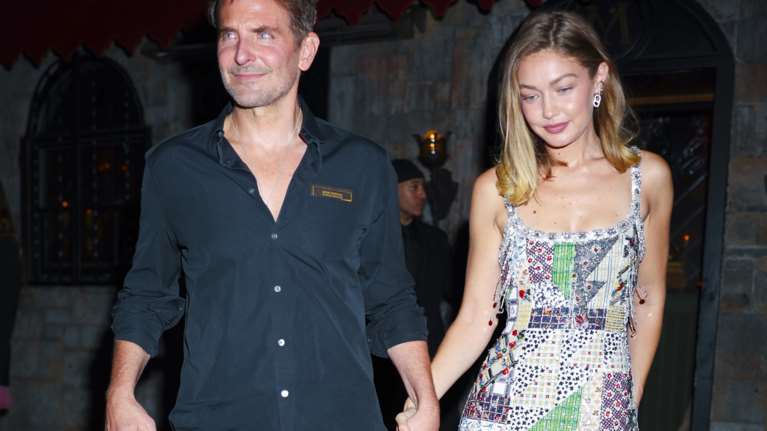 Ο Μπράντλεϊ Κούπερ ζήτησε το "χέρι" της Τζίτζι Χαντίντ από τη μητέρα της – Μέσα στο 2026 ο γάμος τους