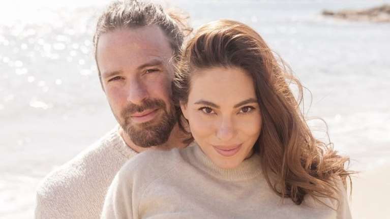 Η Ευρυδίκη Βαλαβάνη μόλις αποκάλυψε το φύλο του μωρού της: Το gender reveal πάρτι στο σπίτι