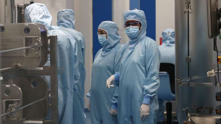 Γιατί το εμβόλιο της AstraZeneca προστατεύει σχεδόν 100% από σοβαρή επιδείνωση της Covid-19