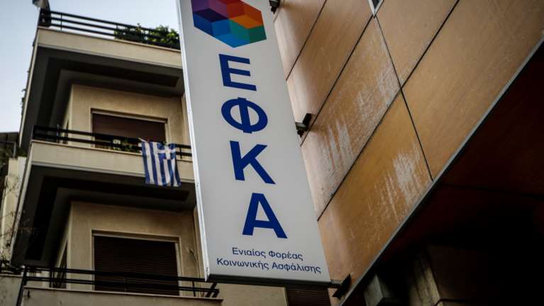 Νέες οδηγίες του ΕΦΚΑ: Πώς θα γίνει το κούρεμα χρεών για επαγγελματίες