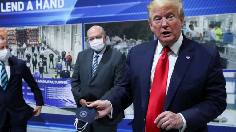 Οι πολιτικοί που αψήφησαν την καραντίνα και προκάλεσαν την οργή