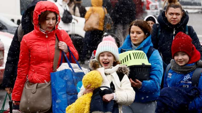 Πόλεμος Ουκρανία: Περισσότεροι από 80.000 άνθρωποι απομακρύνθηκαν από πολιορκημένες πόλεις σε 48 ώρες