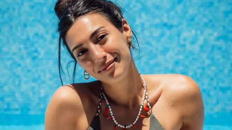 Η Ευγενία Σαμαρά με το πιο cute λευκό μπικίνι - Βρίσκεται σε έκπτωση στη Zara