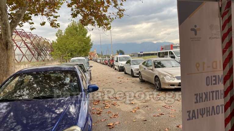 Κορονοϊός: Ουρές για τα rapid τεστ στη Λαμία - Βρέθηκαν οι πρώτοι θετικοί [εικόνες]