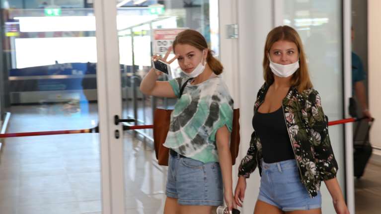 Κορονοϊός: Επιστήμονες του ΑΠΘ δημιούργησαν καλλυντικό σπρέι που τον αδρανοποιεί - Πότε βγαίνει στην αγορά