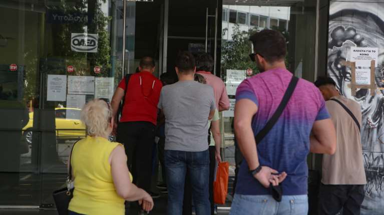 Νέο πρόγραμμα για 10.000 ανέργους με μηνιαία επιδότηση ίση με τον κατώτατο μισθό - Ποιους αφορά