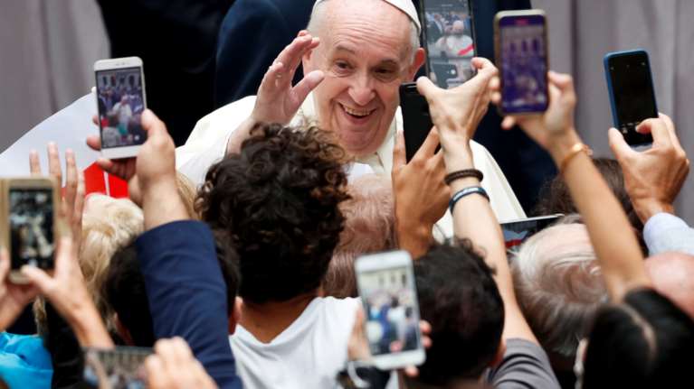 Το Βατικανό θα υποδεχθεί 300 πρόσφυγες από τη Λέσβο- Το μήνυμα του Πάπα Φραγκίσκου