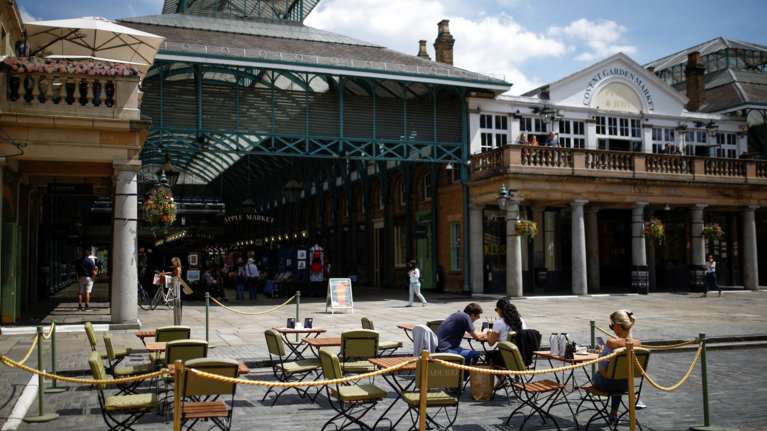 Μεγάλη Βρετανία: Μάσκες σε δημόσιους χώρους και χώρους εργασίας συνιστά η κυβέρνηση