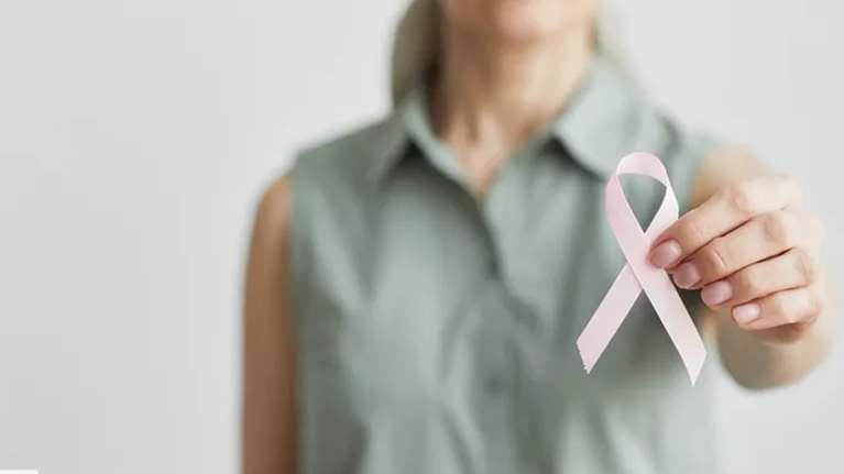Καρκίνος του μαστού μετά την εμμηνόπαυση: Το 40% των ορμονικά θετικών περιπτώσεων συνδέεται με αυτό το χαρακτηριστικό