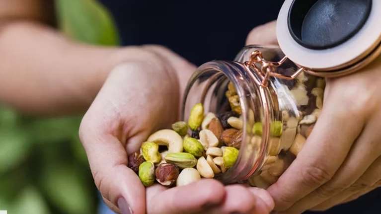 Ξέχνα τα καρότα! Αυτό το σνακ κρατάει την όρασή σου στα καλύτερά της