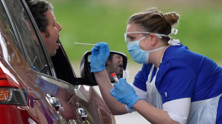 Βρετανία: 50.000 θανάτους προβλέπει το χειρότερο σενάριο  αν δεν τηρηθεί η αυτοαπομόνωση