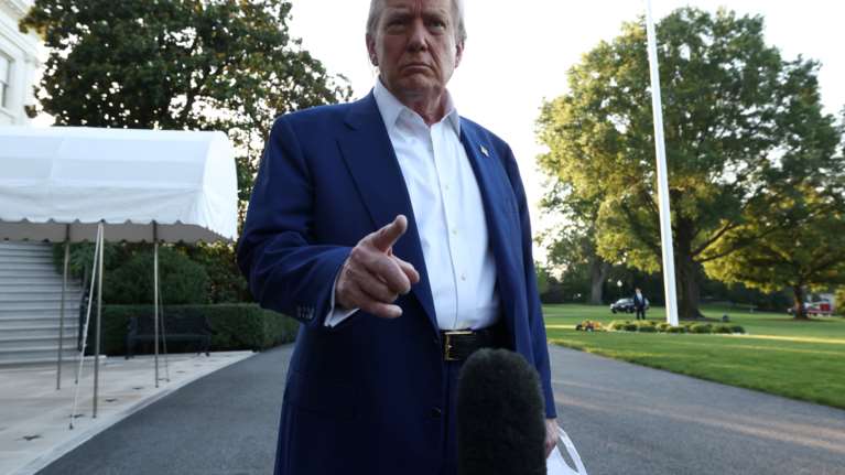 Ο Τραμπ &quot;βρήκε αγοραστή για το TikTok&quot;: &quot;...μια ομάδα &quot;πολύ πλούσιων ανθρώπων&quot;