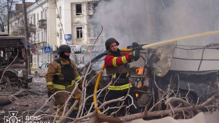 Ουκρανία: Τρεις νεκροί και οκτώ τραυματίες σε ρωσική επίθεση στην πόλη Πάβλοχραντ