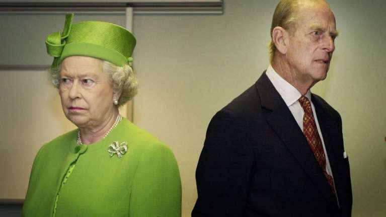 Να τι γνώμη έχουν η βασίλισσα Ελισάβετ και ο πρίγκιπας Φίλιππος για τη σειρά The Crown