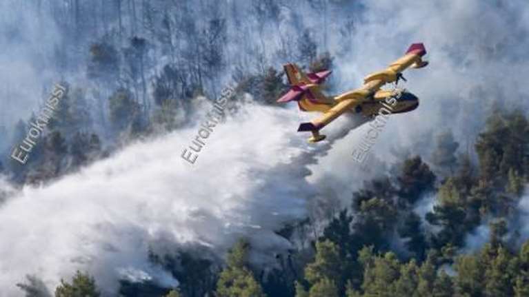 Φωτιά  κοντά στα Δερβενοχώρια: Συναγερμός στην Πυροσβεστική - Σηκώθηκαν τέσσερα  καναντέρ και δυο ελικόπτερα