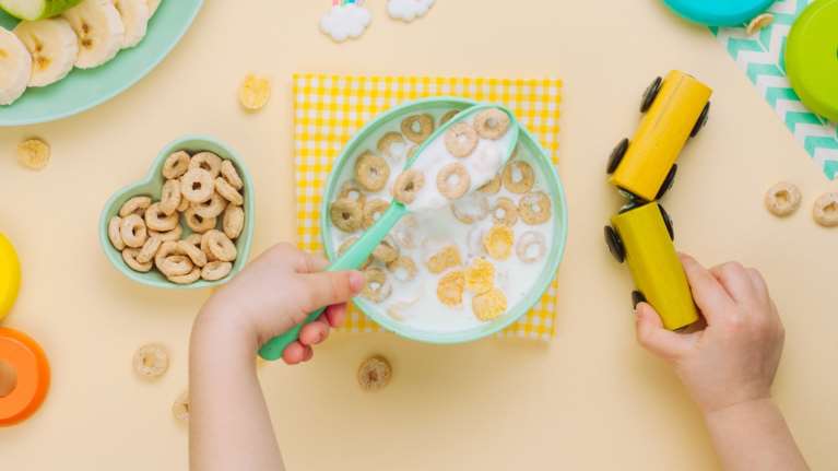 Γιατί τα δημητριακά πρωινού γίνονται όλο και πιο επικίνδυνα για τα παιδιά