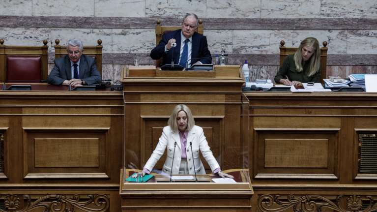 Επίκαιρη ερώτηση της Φώφης Γεννηματά στον πρωθυπουργό για οικονομία και εργασιακά