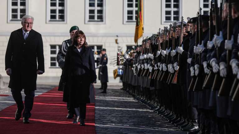Θέμα πολεμικών αποζημιώσεων και κατοχικού δανείου έθεσε η Σακελλαροπούλου στον Γερμανό Πρόεδρο - Τι συζήτησαν