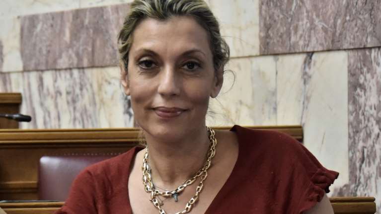 Συνεπιμέλεια: Το νομοσχέδιο που έκανε την Αννα Καραμανλή να βουρκώσει