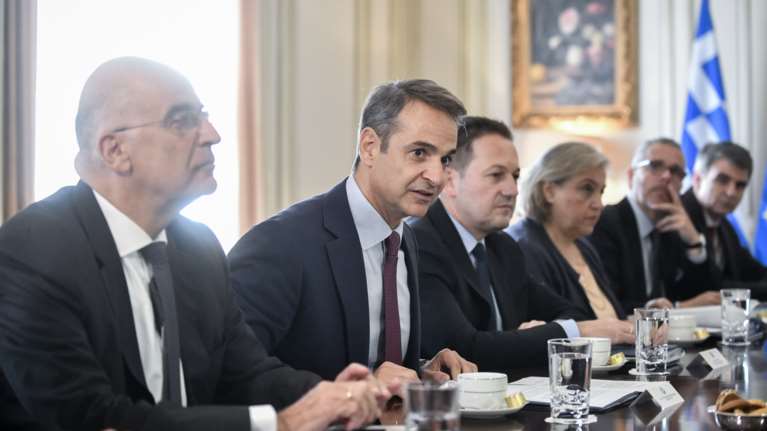 Συνεχείς συσκέψεις στο Μαξίμου Μητσοτάκη - Υπουργών