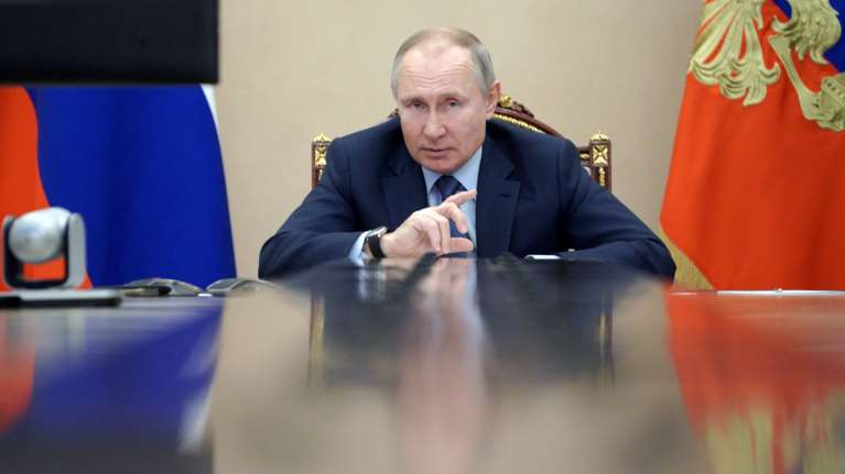 &quot;Ισόβιος&quot; πρόεδρος ο Βλαντιμίρ Πούτιν: Υπέγραψε νόμο που του δίνει το δικαίωμα να εκτίσει δύο ακόμη θητείες