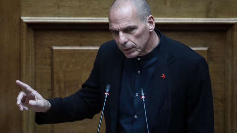 Πρόταση δυσπιστίας - Βαρουφάκης: Αυτή η κυβέρνηση πρέπει να πέσει χθες, σήμερα, αύριο