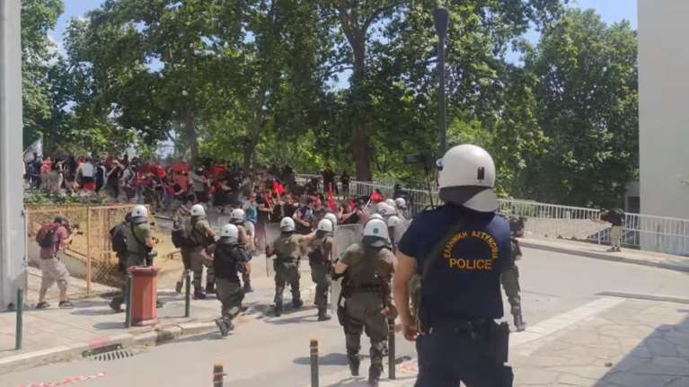 Θεσσαλονίκη: Στον εισαγγελέα οι δύο συλληφθέντες στα χθεσινά επεισόδια στο ΑΠΘ