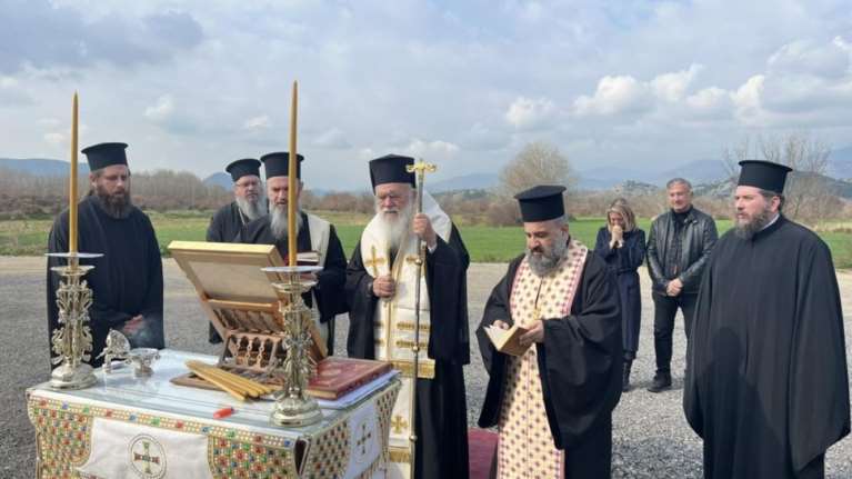Τέμπη: Τρισάγιο από τον Ιερώνυμο στο σημείο του πολύνεκρου σιδηροδρομικού δυστυχήματος - Το κλάμα της Μαρίας Καρυστιανού