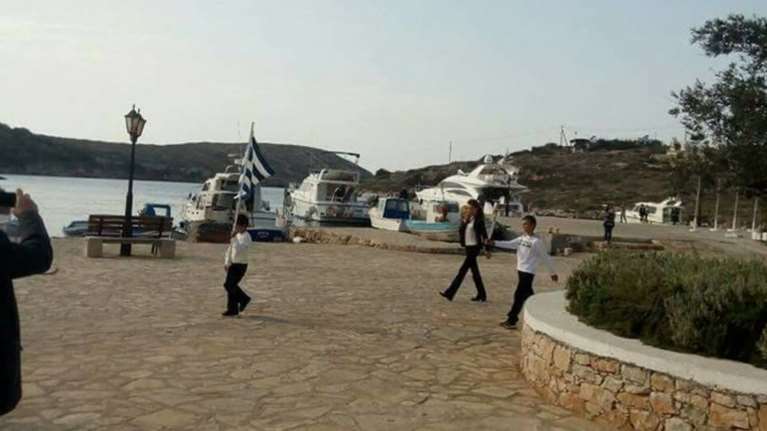 Mαθητές από τη Βούλα θα παρελάσουν στους Αρκιούς μαζί με τον μοναδικό μαθητή του νησιού