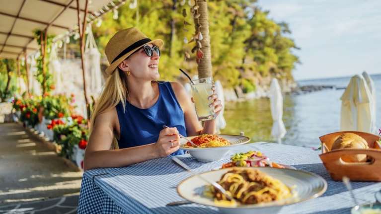 Το πιάτο που δεν πρέπει να παραγγέλνουμε όταν έχει ζέστη και τρώμε έξω