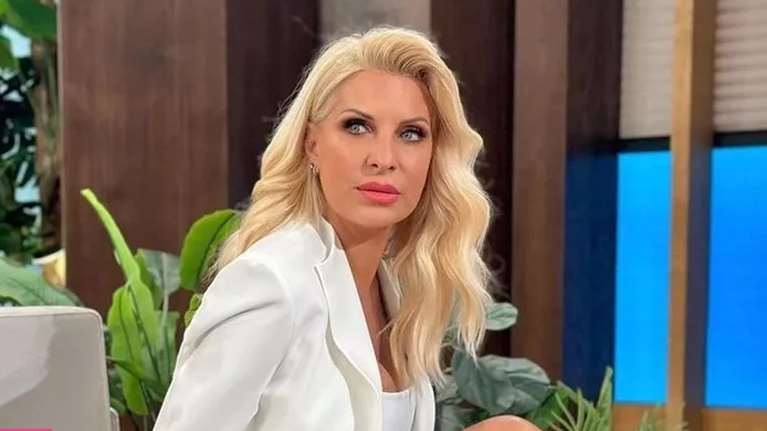 Τα 2 καλοκαιρινά χρώματα που επιλέγουν σταθερά 10 διάσημες Ελληνίδες για το πεντικιούρ τους