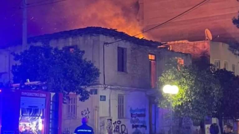 Βίντεο από τη φωτιά σε εγκαταλελειμμένο κτίριο στη Νέα Ιωνία - Εντοπίστηκαν φιάλες αερίου