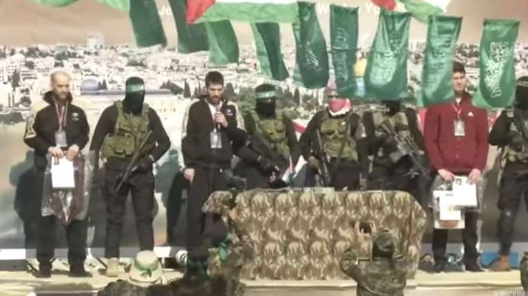 Η Χαμάς απελευθέρωσε τρεις Ισραηλινούς ομήρους στη Γάζα μετά από σχεδόν 500 ημέρες ομηρείας - Βίντεο