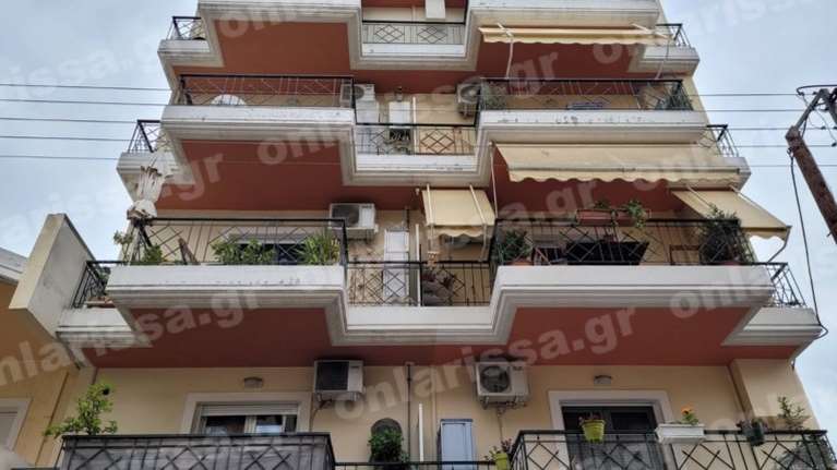 Αγωνία για τη 13χρονη που έπεσε από μπαλκόνι πολυκατοικίας στη Λάρισα