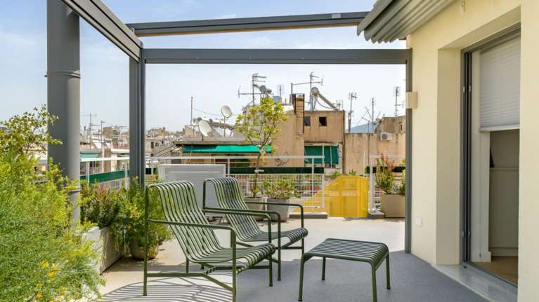 Kαλοκαίρι στην πόλη: &quot;Σε ψάχνω σε κάθε γωνιά στο Παγκράτι&quot;