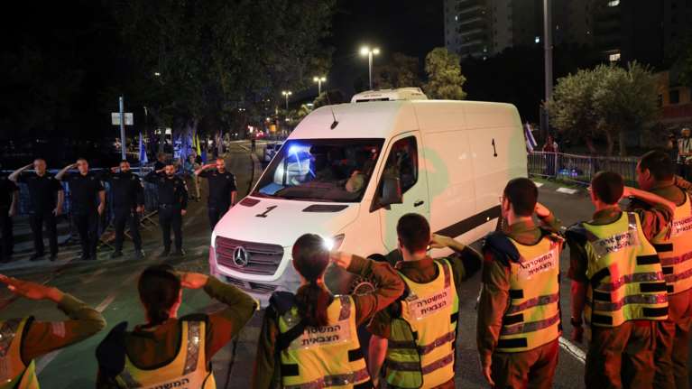 Ερυθρός Σταυρός, Χαμάς και ομάδα από την Αίγυπτο ψάχνουν για σορούς ομήρων στη Γάζα