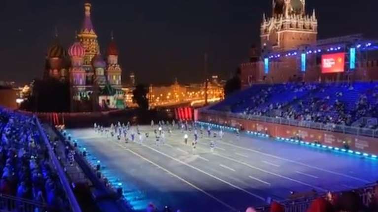 Μόσχα: Τίμησαν στην Κόκκινη Πλατεία τον Μίκη Θεοδωράκη - &quot;Θα ζει στις καρδιές μας&quot; [Βίντεο]